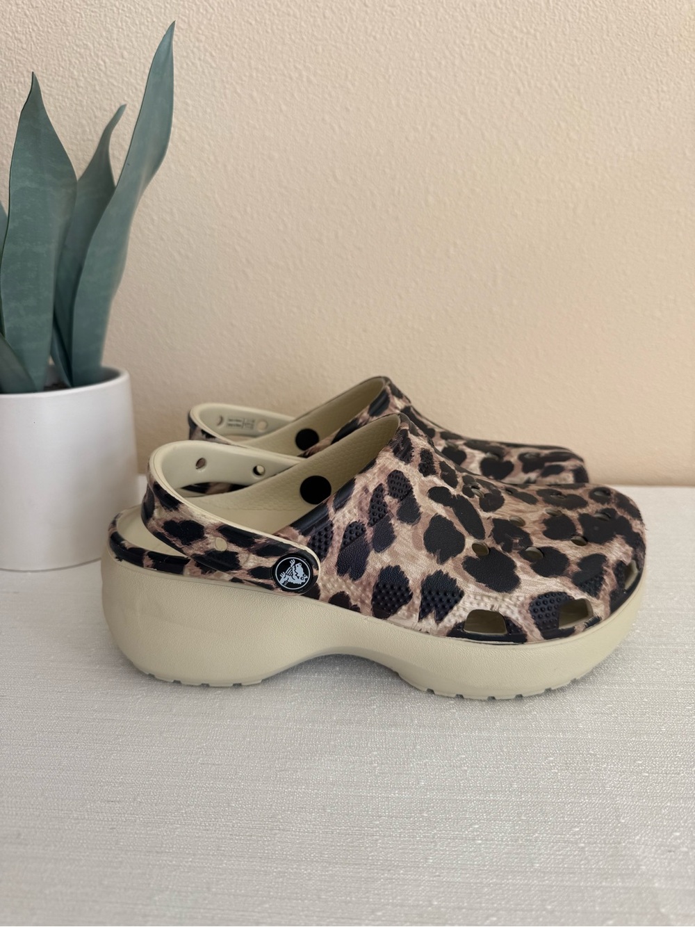 New CROCS Iconic Leopard Print Rubber Casual Mules